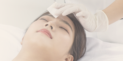 홍조 레이저 치료를 받는 모습